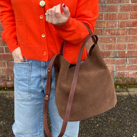 Il bisonte Le Laudi Bucket Bag (chocolate suede)