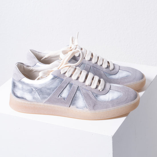 Moma Leather Sneaker (distressed silver)