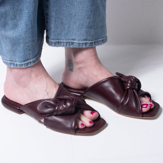 Officine Creative Suki Sandał (mahogany)