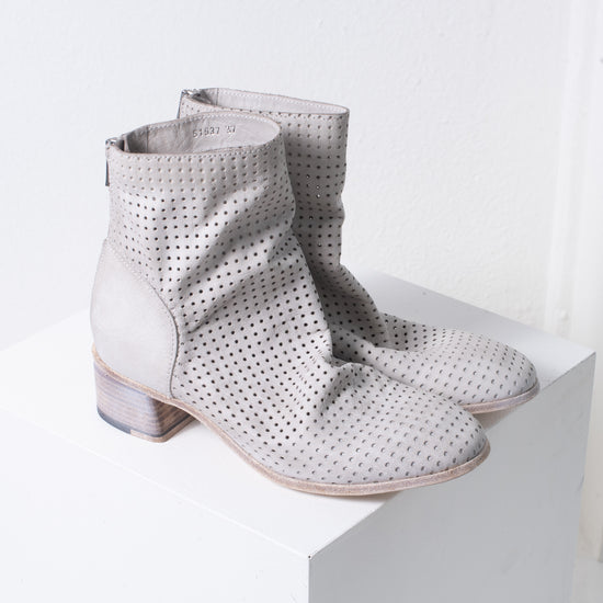 Shoto Perforated Boot (dove grey)