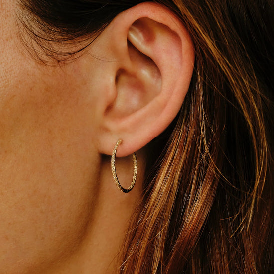 Métier Large Engraved 9k Gold Round Hoop Earrings