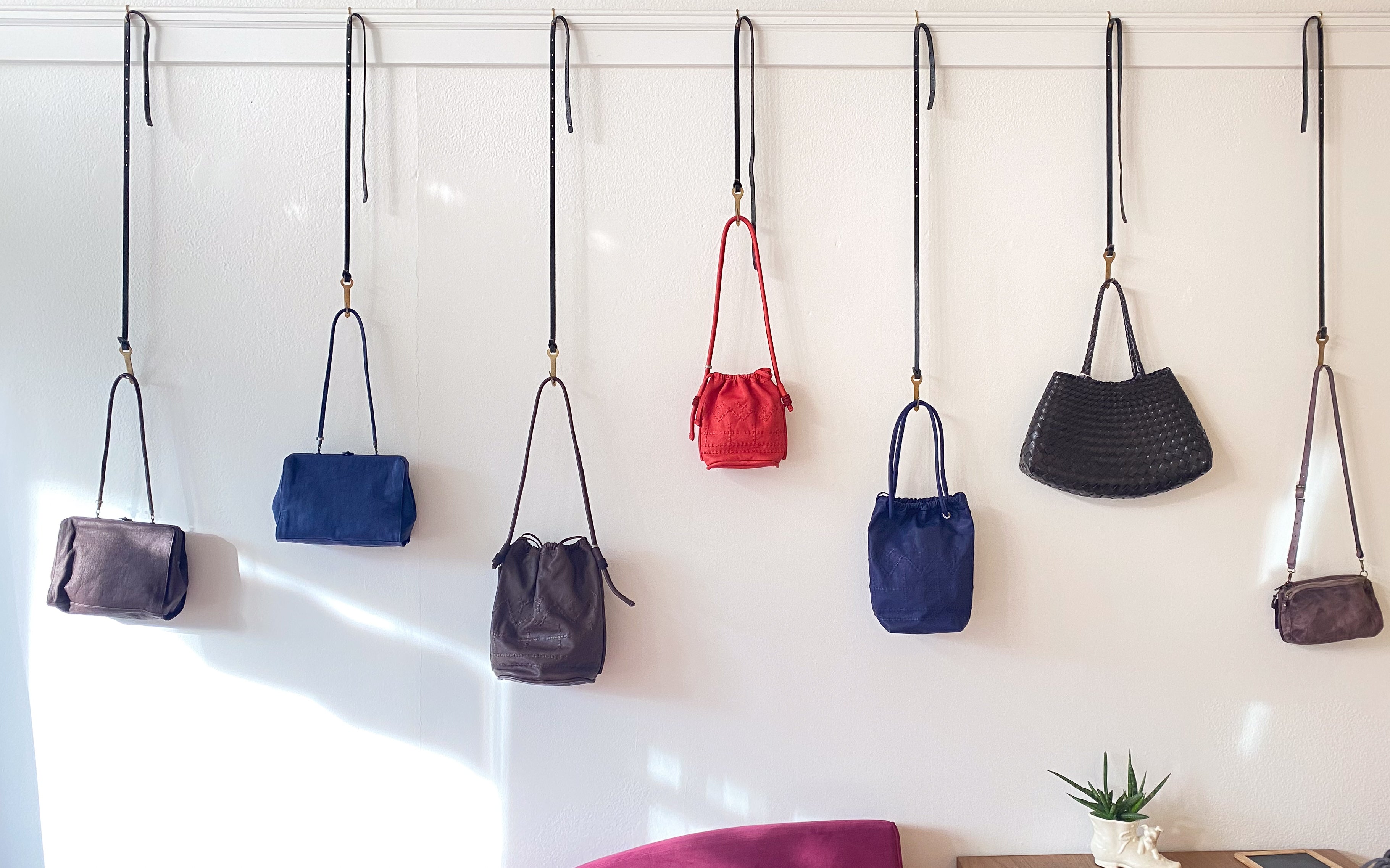 A Mano Online | Italian luxury artisan footwear, handbags
