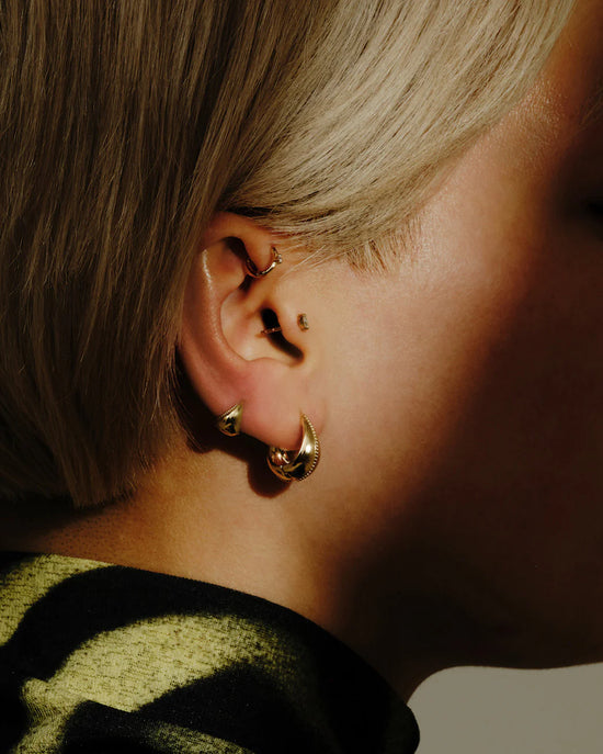 Large 9k Dóme Migraine Huggie