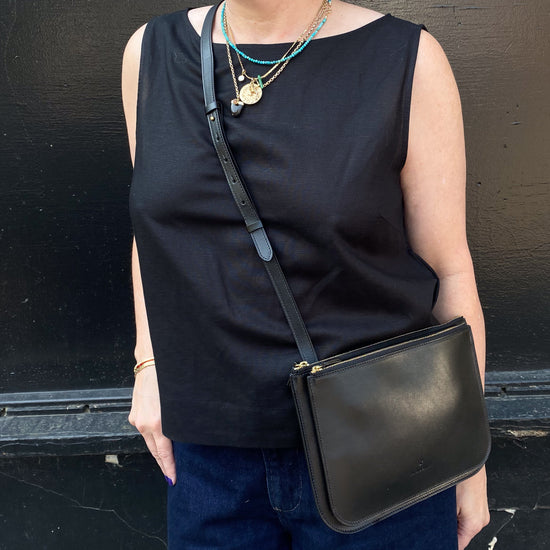 Il Bisonte Slim Double Zip Crossbody Bag (black)
