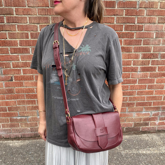 Il Bisonte Medium Saddle Bag (wine)