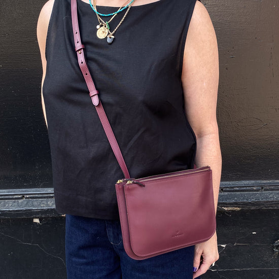 Il Bisonte Slim Double Zip Cross Body Bag (Bordeaux)