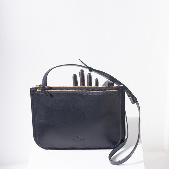 Il Bisonte Slim Double Zip Crossbody Bag (black)