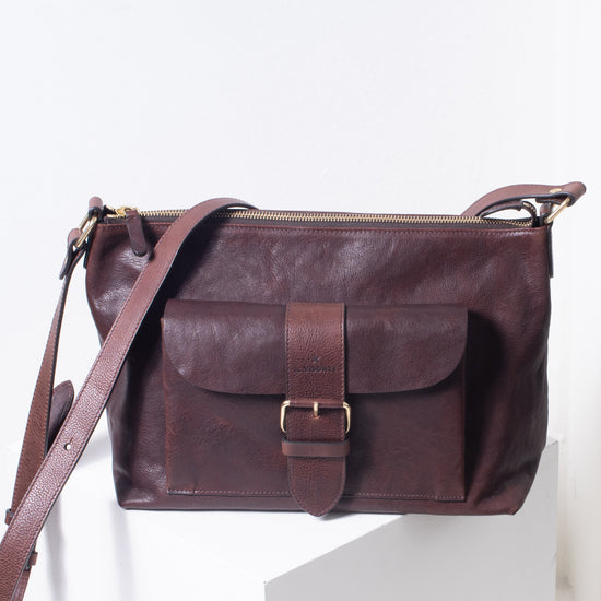 Il Bisonte Buckle Bag (chocolate brown)