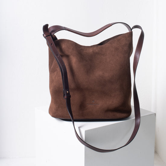 Il bisonte Le Laudi Bucket Bag (chocolate suede)