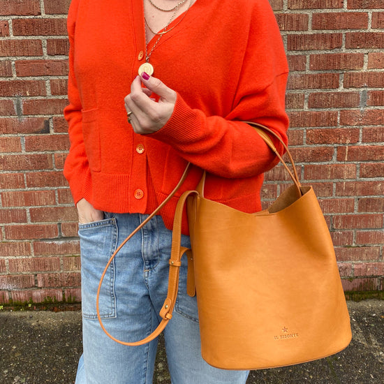 Il Bisonte "Laudi" Bucket Bag (tan)