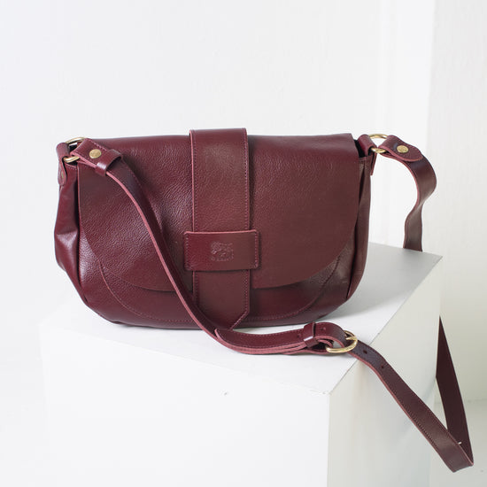 Il Bisonte Medium Saddle Bag (wine)