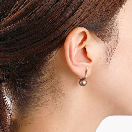 Januka "Dent" Black Tahitian Pearl & 10K Gold earrings