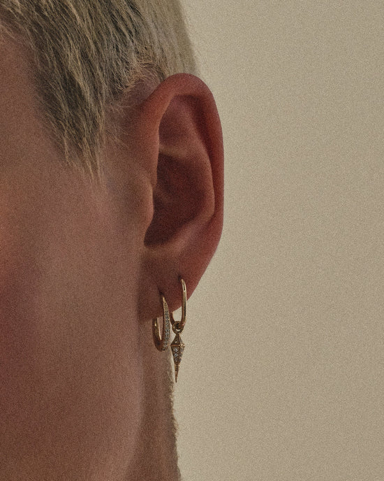 Métier Midi Oval Clicker Hoop w/Pave Diamond Point