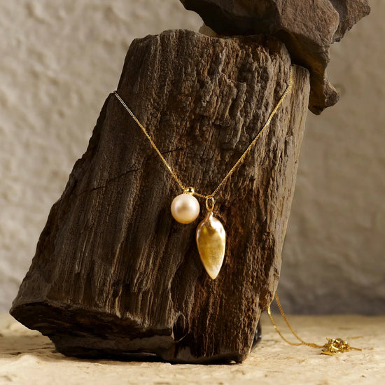 Myoju 18k Mizumi Spire Necklace
