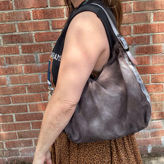 Numero 10 Little Carolina Shoulder Bag (Chocolate W/ Crackle)