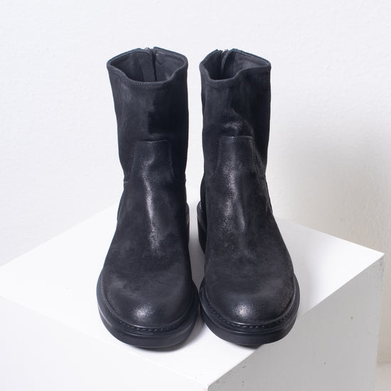 Pantanetti Mid Heel Boot (black distressed suede)