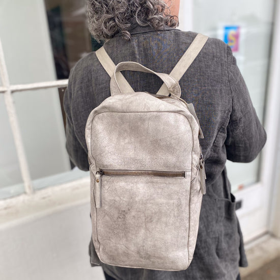 Shoto "Bath" Leather Backpack (washed stone grey)