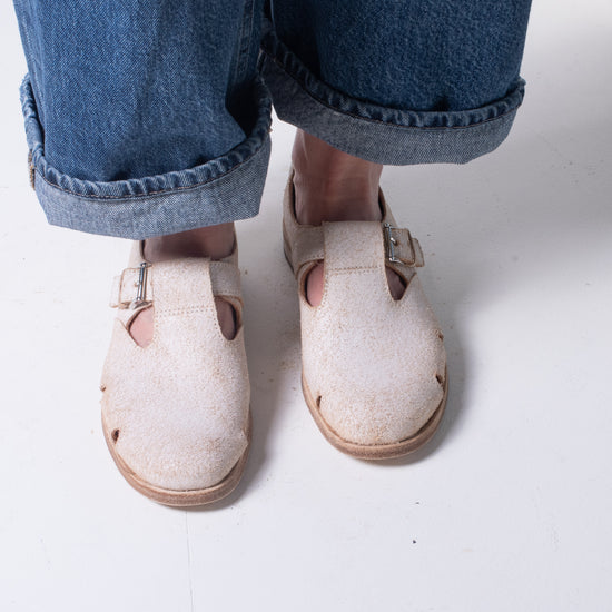 Shoto Buckle Flat (distressed cream)