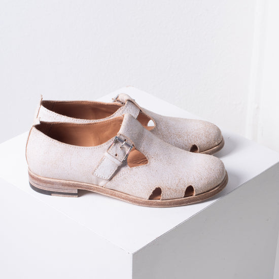 Shoto Buckle Flat (distressed cream)
